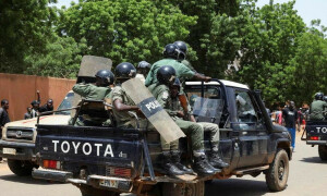 France says only &lsquo;legitimate&rsquo; Niger government can cut military ties