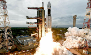 India closes in on moon landing as Russia also races to lunar south pole