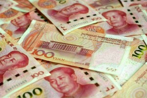 China&rsquo;s yuan inches higher, traders wary ahead of Jackson Hole