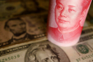 Onshore yuan hits 2007 dollar low on China slowdown fears