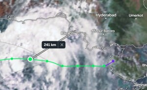 Cyclone Asna moves away from Karachi, PMD predicts heavy rains Cyclone Asna moves away from Karachi, PMD predicts heavy rains