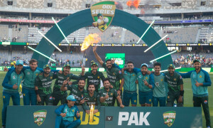Pakistan punish disengaged Australia to take ODI series 2-1