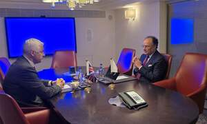 Aurangzeb meets CEO of Standard Chartered Bank Aurangzeb meets CEO of Standard Chartered Bank