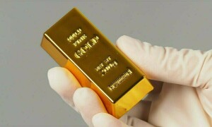 Gold price per tola sheds Rs900 in Pakistan