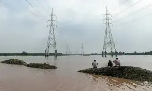 Flood-hit power consumers: Pakistan govt seeks IMF acquiescence to package
