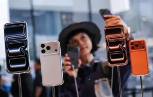 Apple&rsquo;s iPhone 17 launch draws hundreds in long queue at its Beijing store