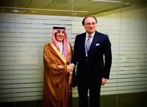 Aurangzeb briefs Saudi counterpart on PIA, airport privatisation drive