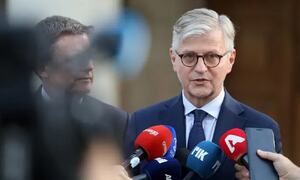 ‘Indispensable’ peacekeeping operations threatened by cuts, UN warns ‘Indispensable’ peacekeeping operations threatened by cuts, UN warns