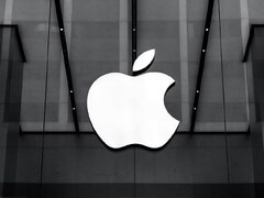 Apple nears USD4trn valuation as shares surge on strong iPhone 17 demand