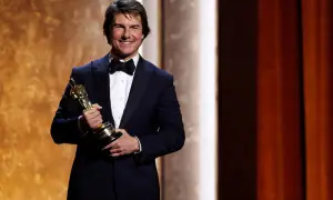 Tom Cruise touts the power of cinema as he accepts honorary Oscar