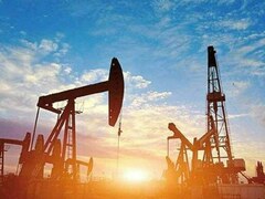 Oil prices drop 2pc to one-month low