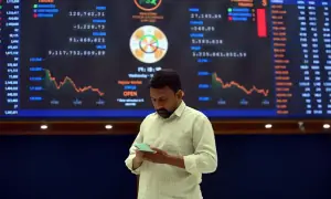 KSE-100 Index gains 800 points amid bullish momentum KSE-100 Index gains 800 points amid bullish momentum