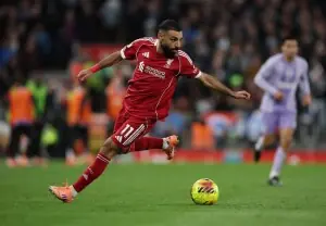 Arsenal get lucky break to go five points clear, Salah returns for Liverpool
