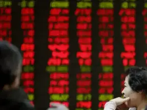 China stocks rally as Shanghai benchmark tops 4,000 in first New Year trade