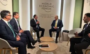 DAVOS 26: Aurangzeb discusses economic ties with Kuwaiti FM