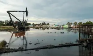 US allows China to purchase Venezuelan oil but not at &lsquo;undercut&rsquo; prices of Maduro days, official says