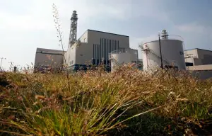 Japan suspends restart of world&rsquo;s biggest nuclear plant
