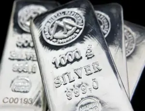 Silver prices collapse more than 15%, gold down more than 3%