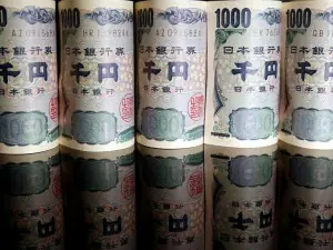 Yen strengthens as intervention risk trips up Takaichi trade