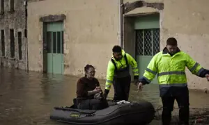 Hundreds of thousands without power after storm lashes France