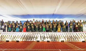 India says key Maoist guerrilla surrenders as net tightens