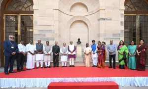 India replaces British architect statue with independence hero