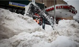 Snowstorm blankets US northeast as New York sees travel ban