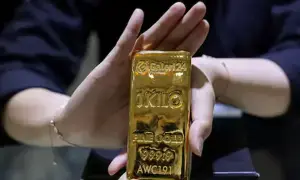 Gold rises 1% as Middle East conflict spurs safe-haven demand Gold rises 1% as Middle East conflict spurs safe-haven demand