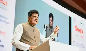 India’s trade minister in talks with shipping ministry, companies to tackle stuck cargoes