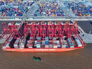 China FM urges US to manage differences in face of trade woes