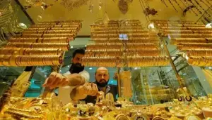 Gold price drops by Rs2,900 per tola in Pakistan