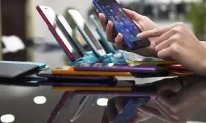 Pakistan’s mobile phone imports jump 29.6% to $1.3bn in Jul–Feb