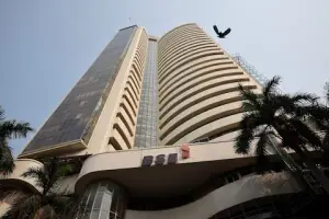 India stock benchmarks set for muted open; crude-driven volatility to remain high