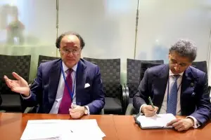 Aurangzeb engages big tech, US officials in Washington