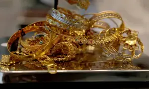 Gold price per tola drops by Rs1,000 in Pakistan