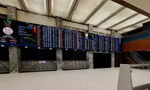 Selling pressure at bourse, KSE-100 settles nearly 1% lower