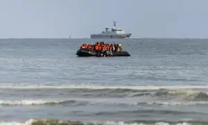 UK, France sign three-year deal to stop migrant crossings