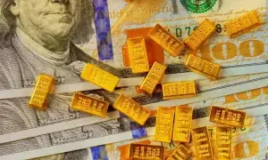 Gold falls on firm dollar, oil-driven inflation fears as US-Iran talks stall