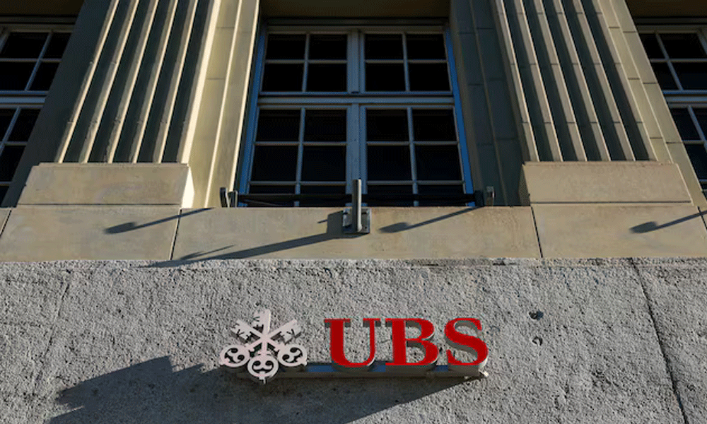 UBS beats profit expectations on market volatility
