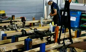 China's April factory activity expands despite Middle East war