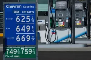 Californians now paying 6 bucks a gallon for kicks on Route 66