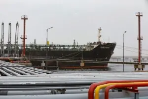 Pakistan invites Kuwait to invest in ports, energy logistics projects
