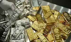 Gold price drops by Rs2,200 per tola in Pakistan