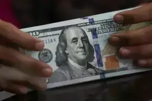 Dollar clings to 2-month high as Gulf hostilities flare, yen wobbles near intervention zone