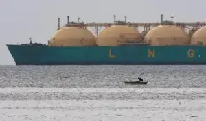 Pakistan-bound LNG tanker among vessels exits Strait of Hormuz