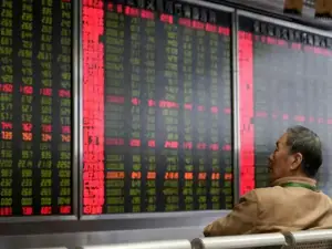Mainland China, Hong Kong shares slip as Fed hike bets, regional weakness weigh
