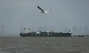 آبنائے ہرمز میں بحری آمدورفت میں نمایاں اضافہ، تاہم صورتحال تاحال معمول پر نہیں آئی
