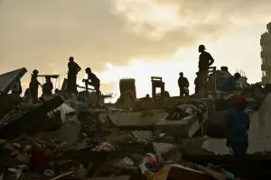 Death toll in Venezuela quake tops 1,400 as rescue efforts intensify