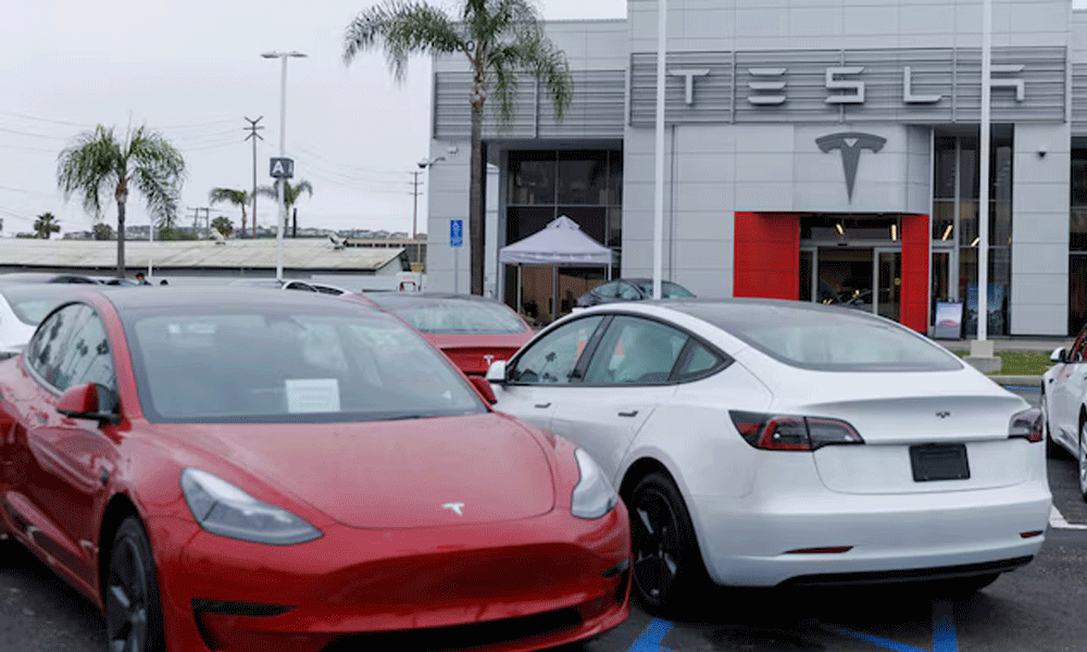 US closes 2022 probe into 695,000 Tesla vehicles over unexpected braking