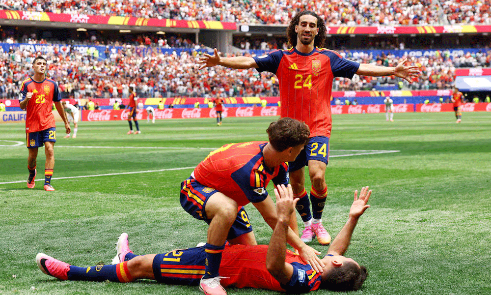 Improving Spain outclass Austria 3-0 to ease into World Cup last 16